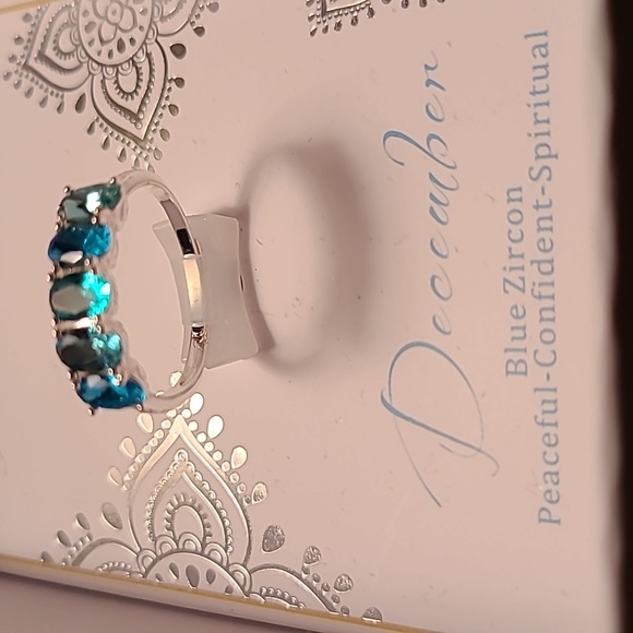 GEMS BY CITY LUXE BLUE ZIRCON ADJUSTABLE FINE SILVER PLATED RING - Picture 3 of 12